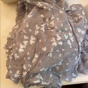 Lightweight scarf with hearts